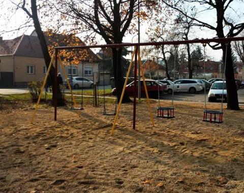 Játszótér és park felújítás a Szűrcsapó utcában 2016.november